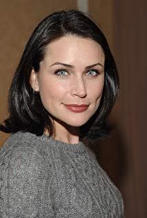How tall is Rena Sofer?
